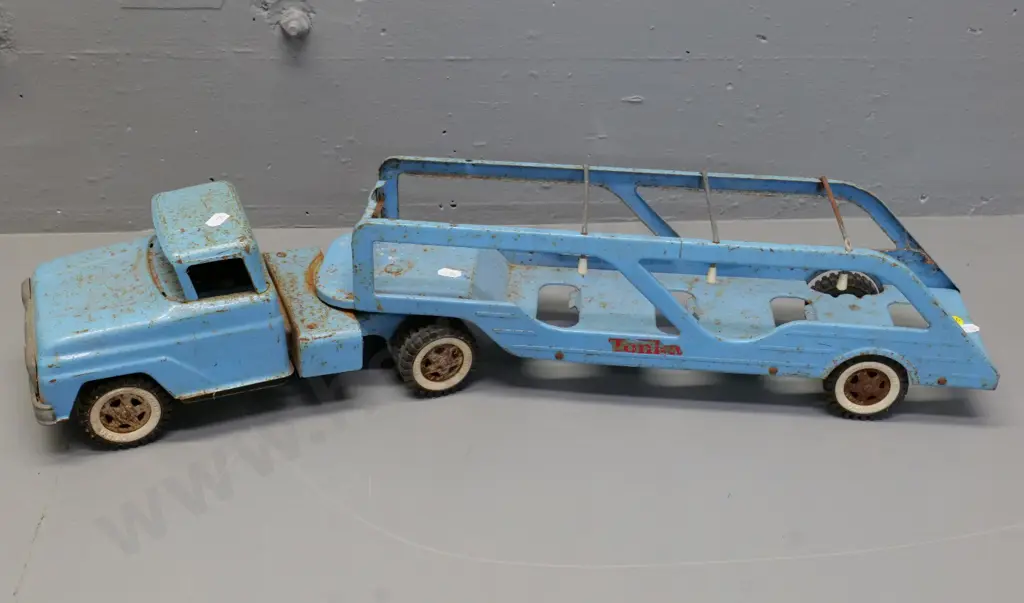 vintage Tonka car transporter truck & trailer - wear & corrosion, missing ramp and possibly other parts H-150 L-700 Image 1++