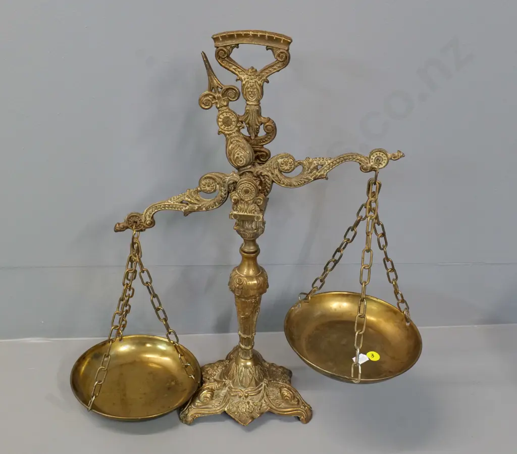 ornamental cast brass balance scales H-430 W-380 Image 1++
