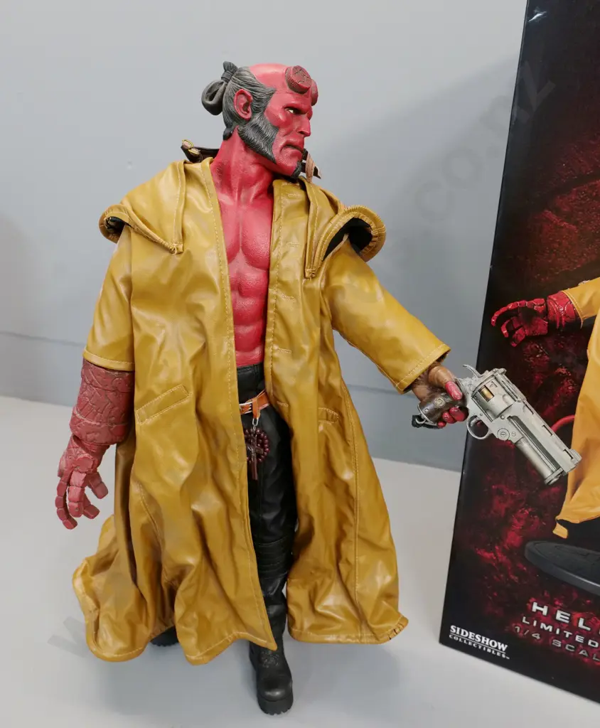 boxed Sideshow Collectables limited edition 1:4 scale figure - Hellboy H-510 Image 1++