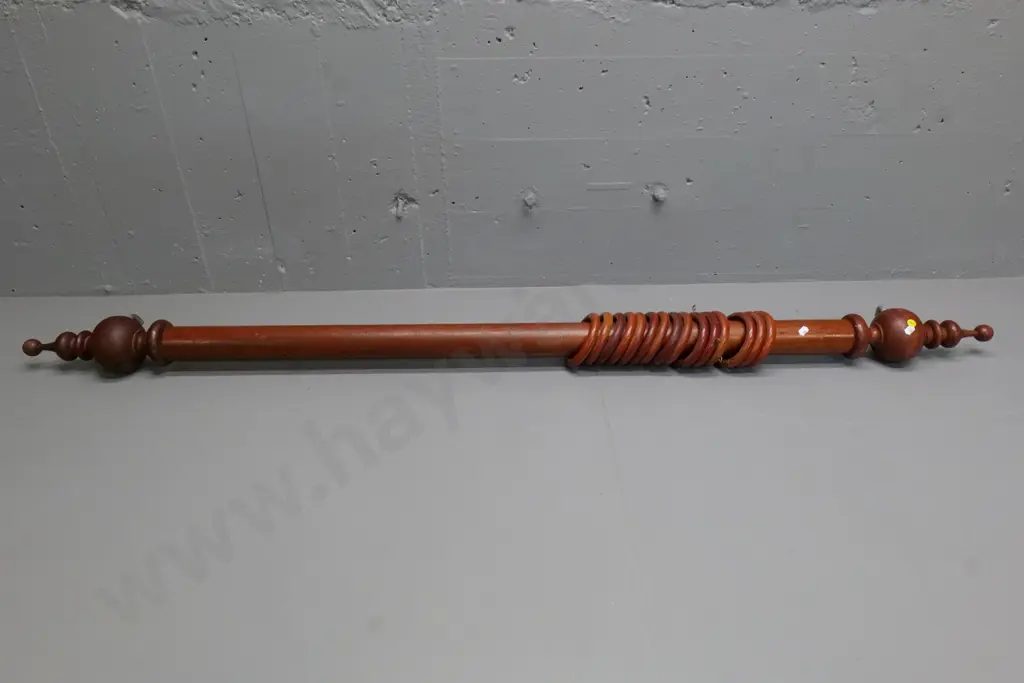 Victorian solid mahogany curtain rail with rings - one finial needs tightening, some cracks to rings L-1640 Image 1++