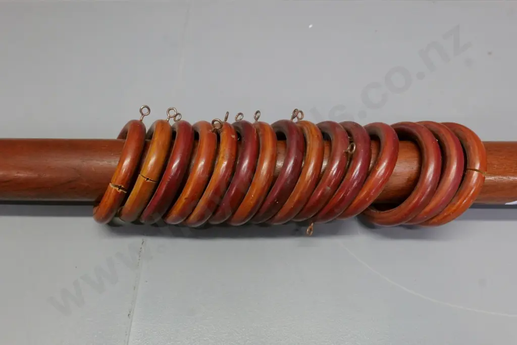 Victorian solid mahogany curtain rail with rings - one finial needs tightening, some cracks to rings L-1640 Image 1++