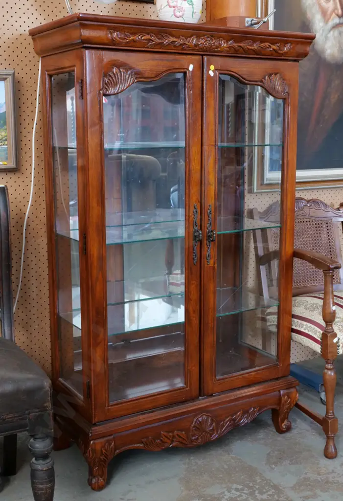 reproduction mahogany carved front 2-door display cabinet w/ 4 adjustable glass shelves, key H1350 W810 D370 Image 1++