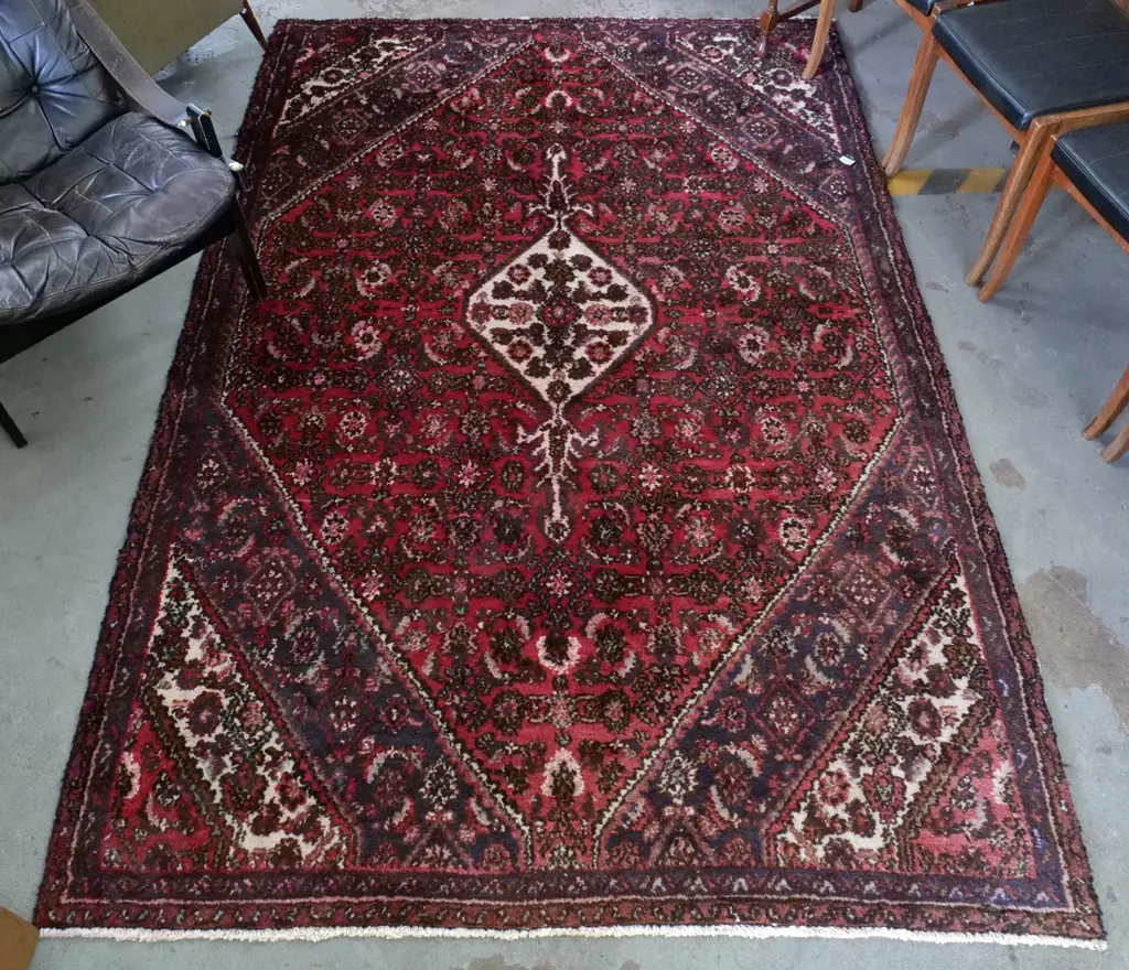 hand tufted floor rug - some fading L-2580 W-1660 Image 1++
