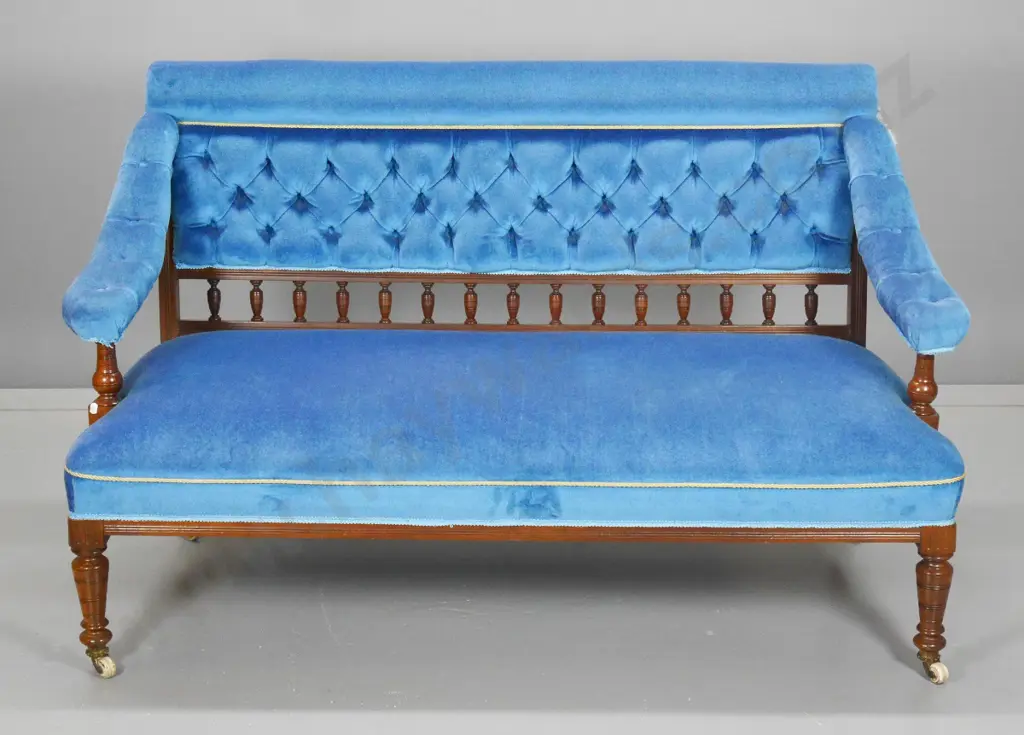 vintage high back settee with blue velvet upholstery, deep-button spindle back, porcelain casters H890 W1310 D700 Image 1++