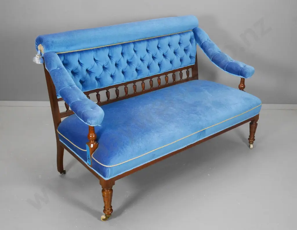 vintage high back settee with blue velvet upholstery, deep-button spindle back, porcelain casters H890 W1310 D700 Image 1++