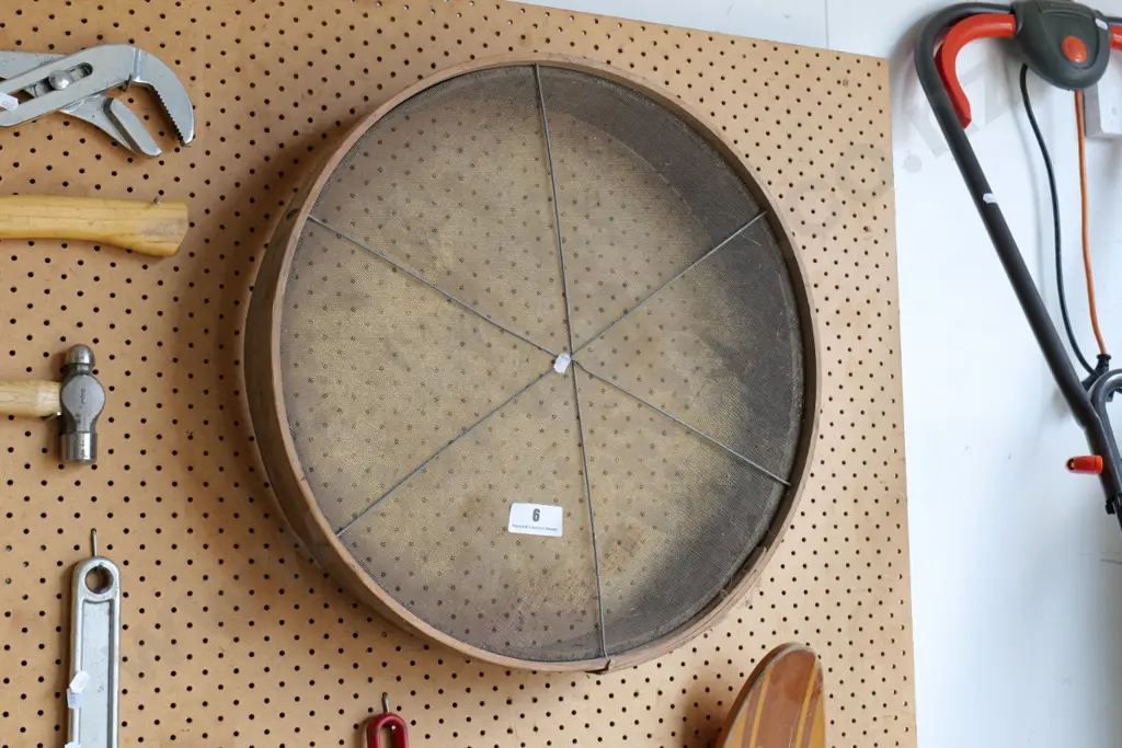 fine mesh garden sieve Image 1++