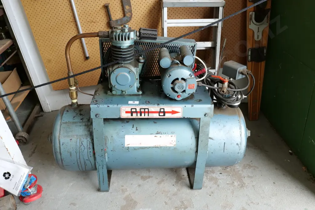 large heavy duty Broom Wade air compressor Image 1++