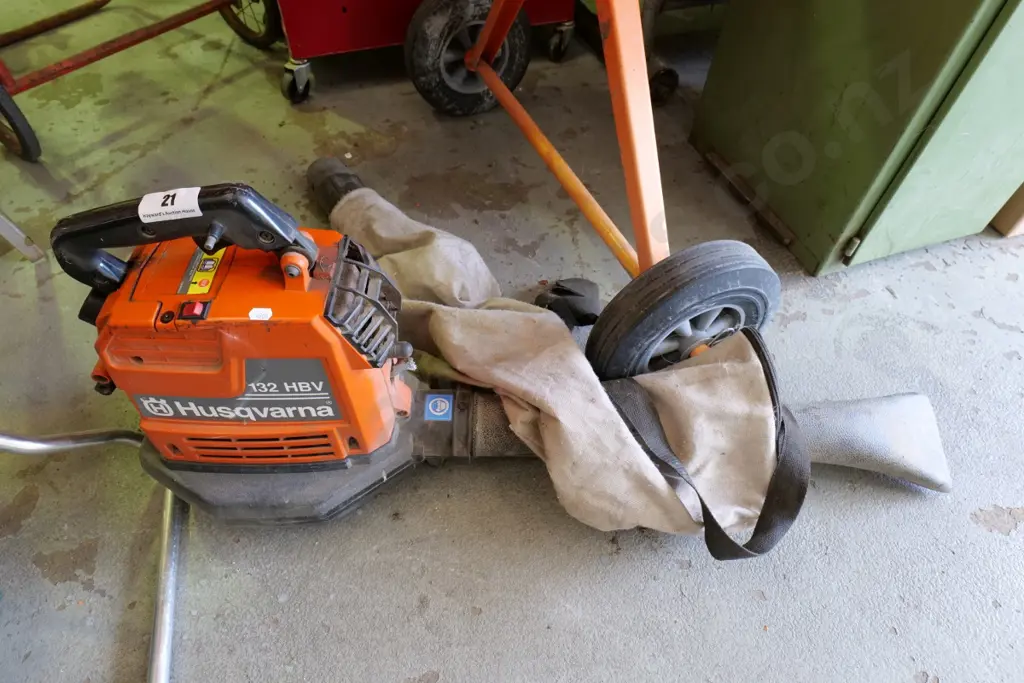 Husqvarna 2 stroke leaf blower Image 1++