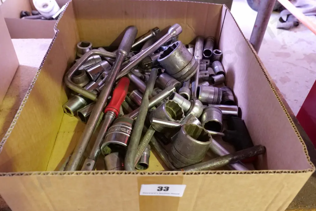box of large sockets, ratchets Image 1++