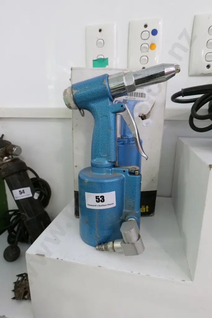 heavy duty air powered hydraulic riveter Image 1++