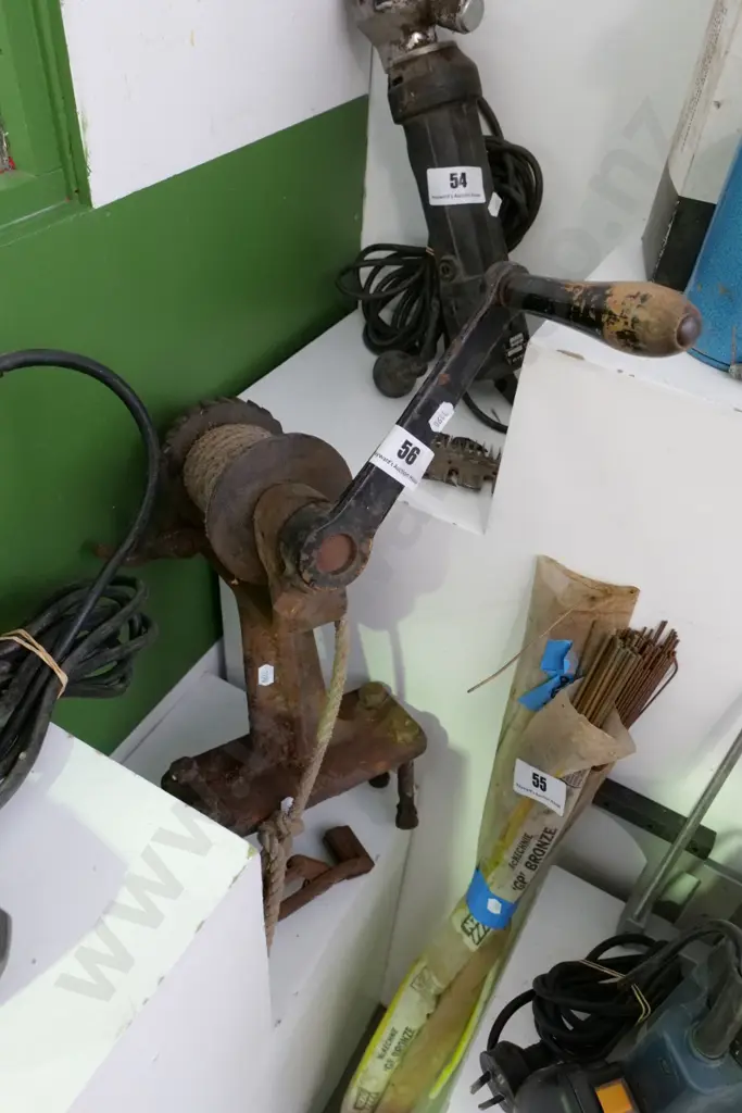 vintage winch Image 1++