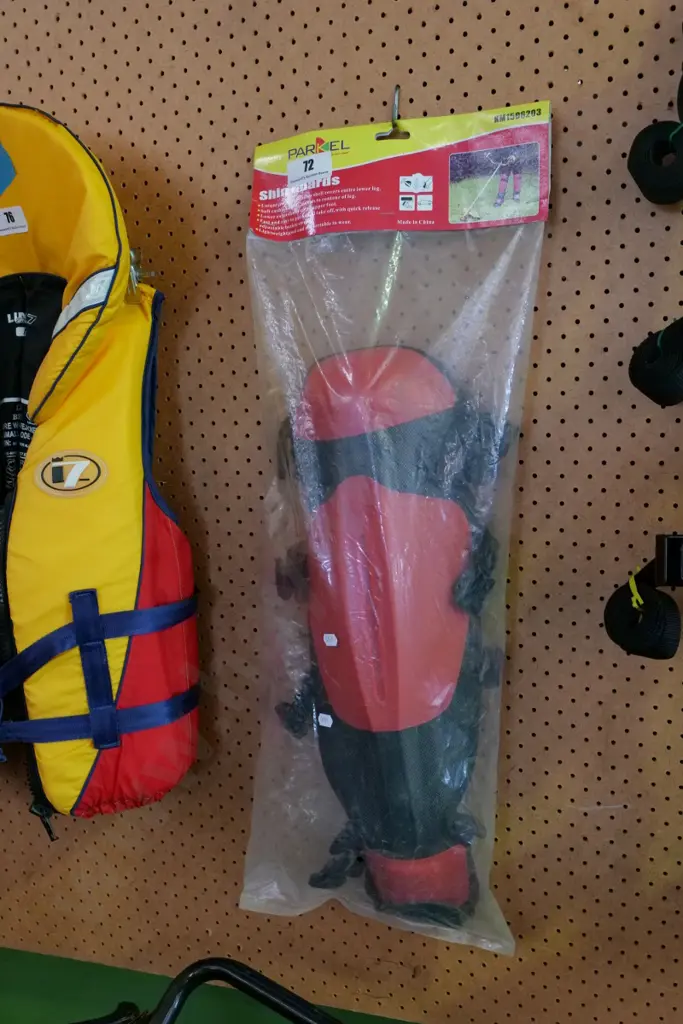as-new line trimmer shin guards Image 1++
