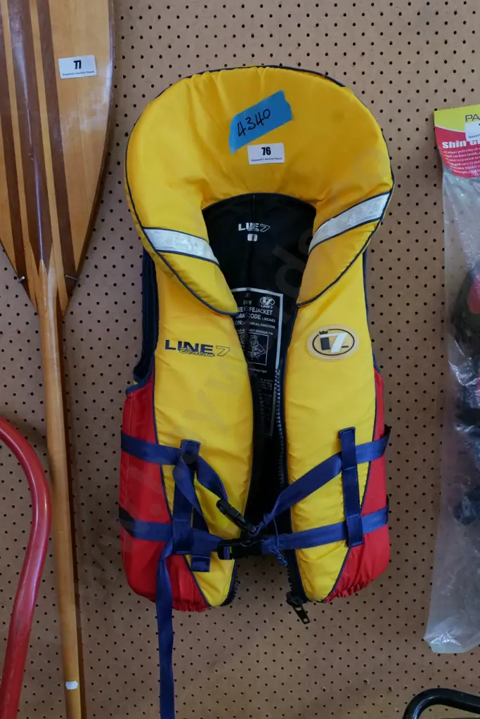 Line 7 adults Small life jacket Image 1++