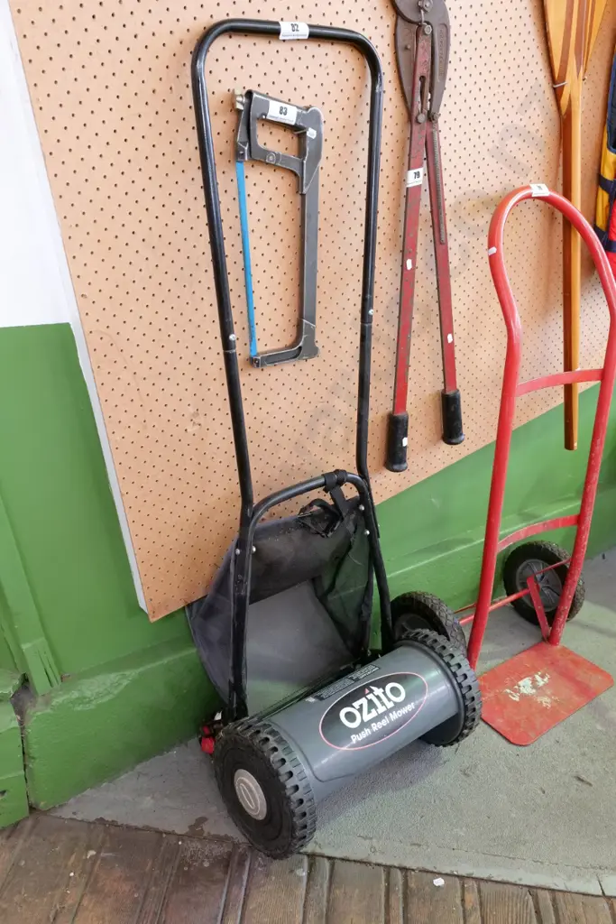 small Ozito push mower Image 1++