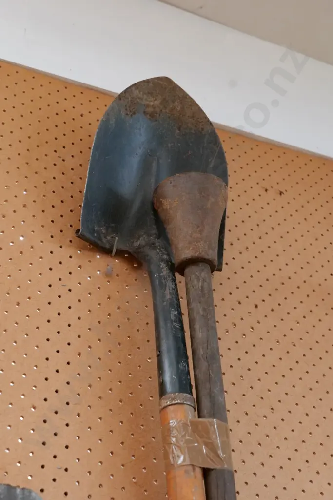 shovel, tamper Image 1++