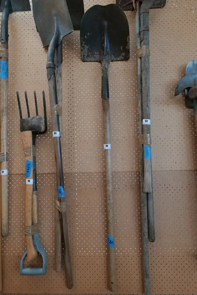 garden spade, shovel Image 1++