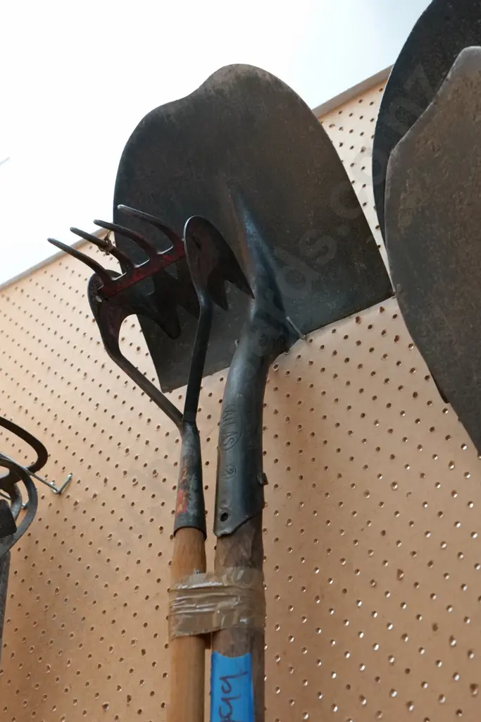 shovel, cultivator  Image 1++