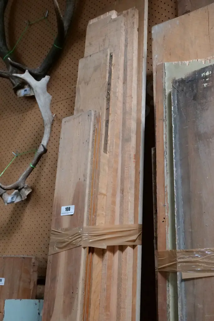 various lengths of timber - oregon, rimu, oak  Longets L-2400 Image 1++