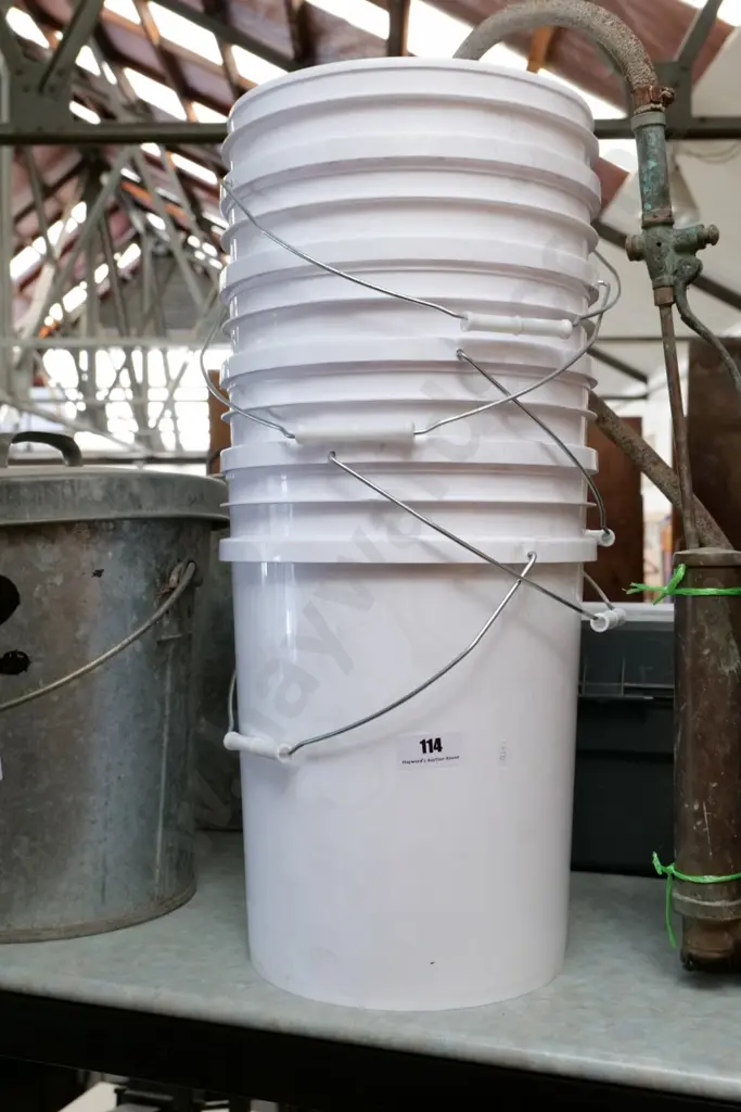 5 large plastic buckets Image 1++