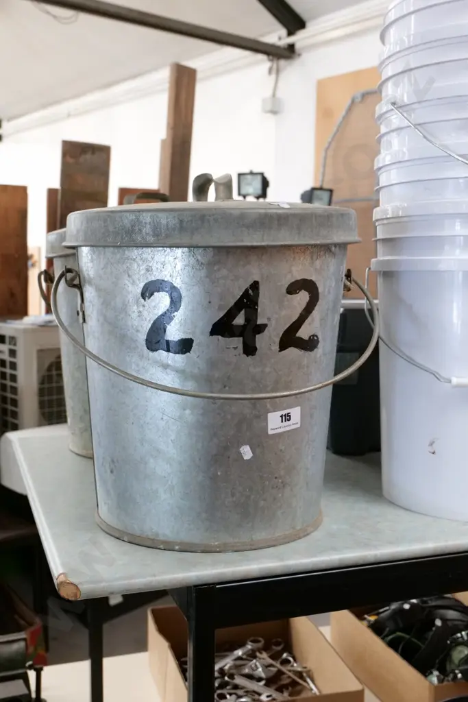 galvanised ash can Image 1++