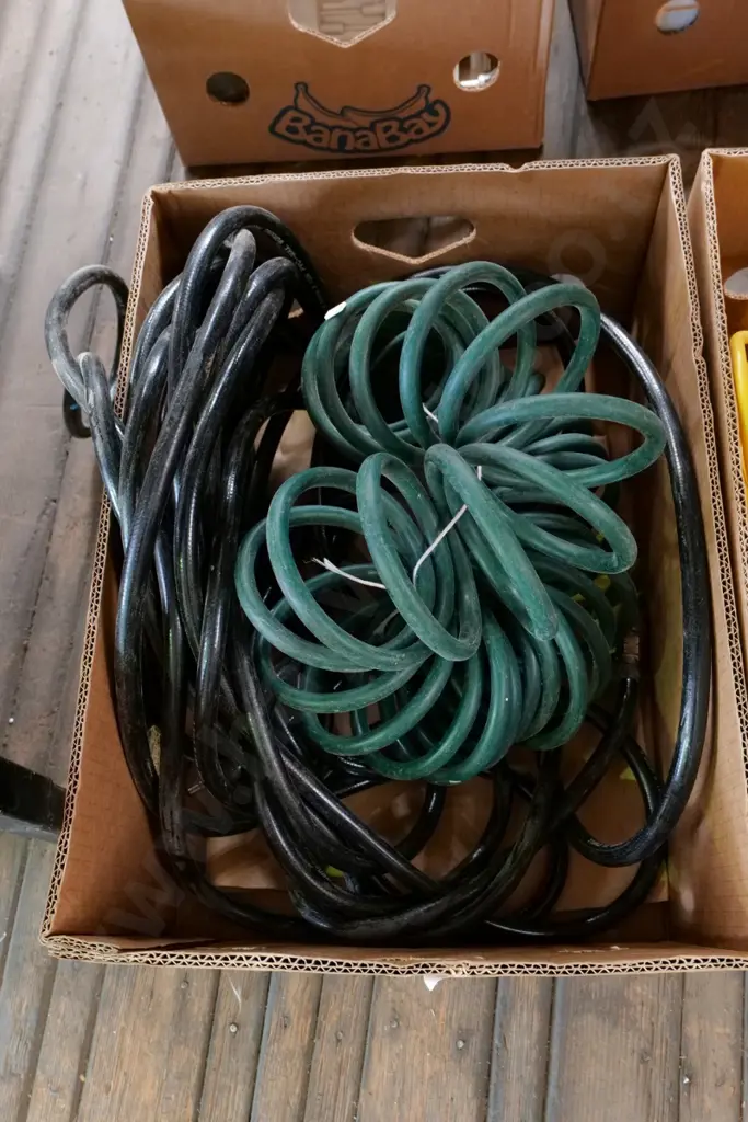 box; air hose, garden hose Image 1++