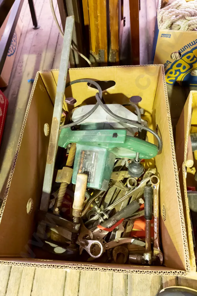 box; skilsaw, large F clamp, spanners etc Image 1++