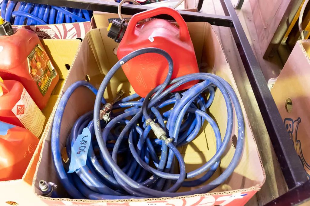 air hose, 5L petrol container Image 1++