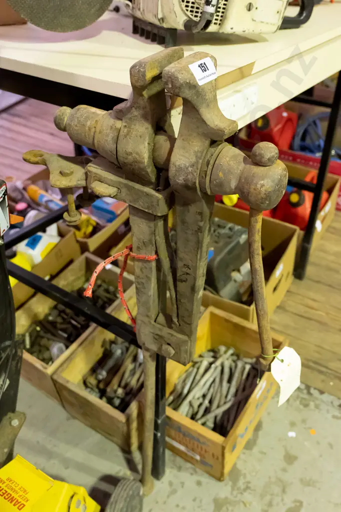 blacksmith's vice H-1050 Image 1++