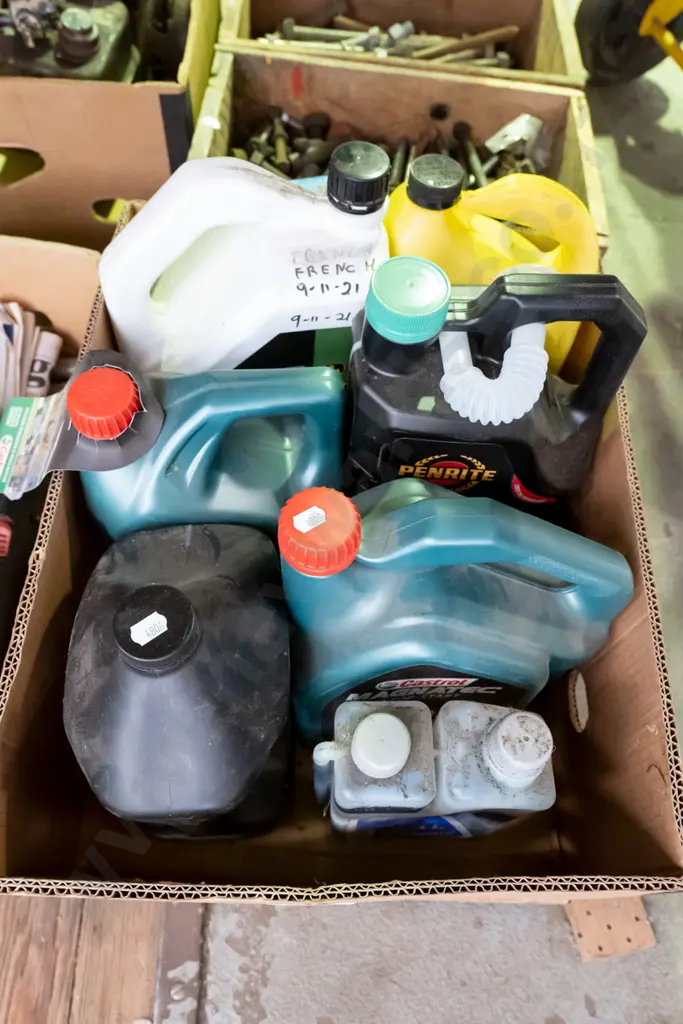 box of engine oils etc Image 1++