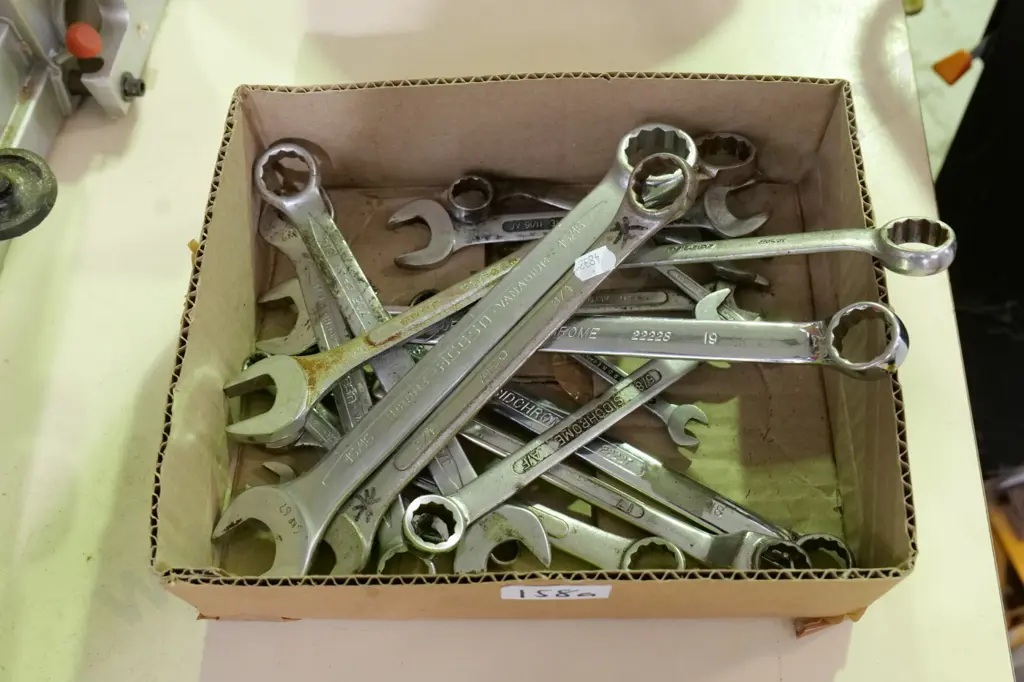box of open end and ring spanners Image 1++