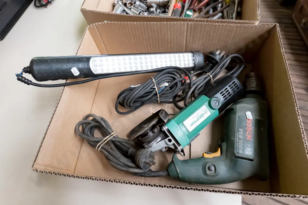 box; drill , angle grinder, 12V trouble light Image 1++