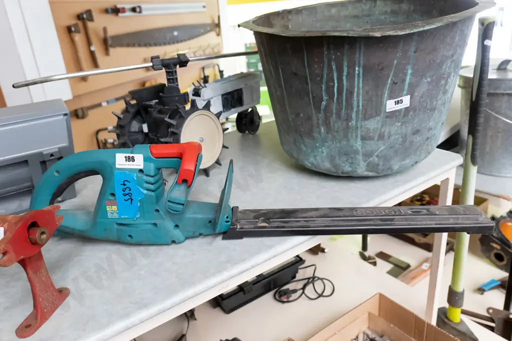 Bosch corded hedge trimmer Image 1++