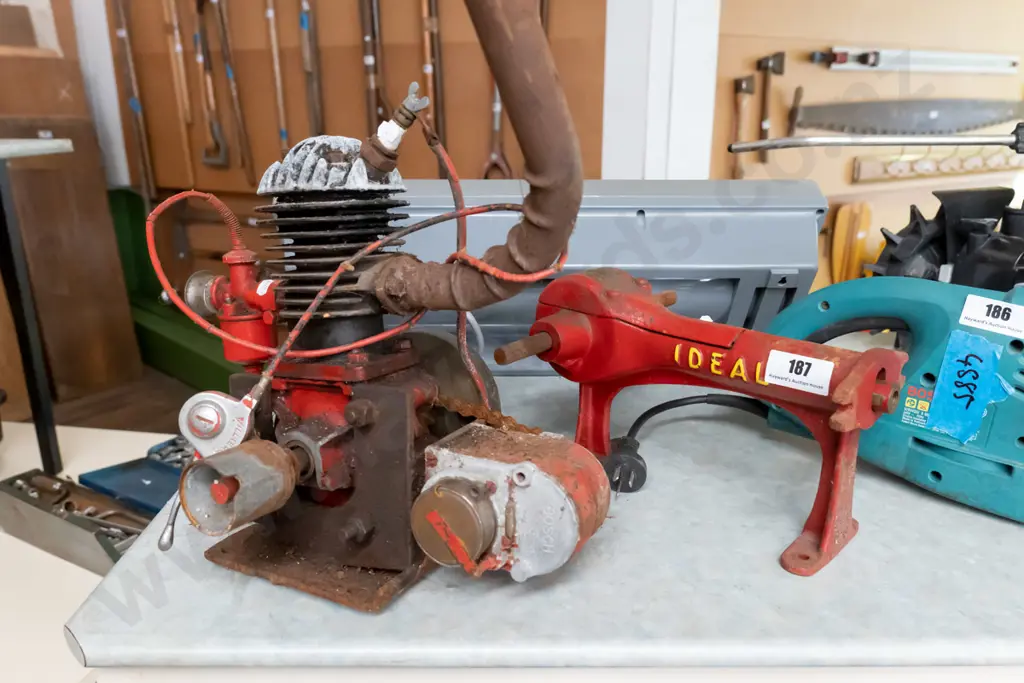vintage Ideal shearing machine Image 1++