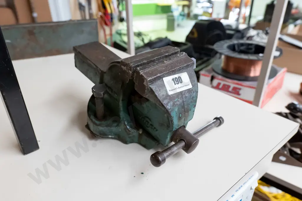 4" engineer's vice Image 1++