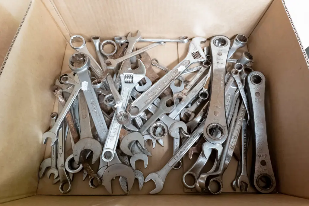 box of open end ring spanners and crescent Image 1++