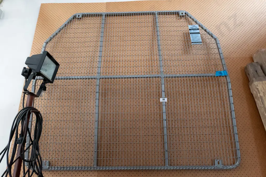 metal cargo barrier cage for a Hyundai i-load Image 1++