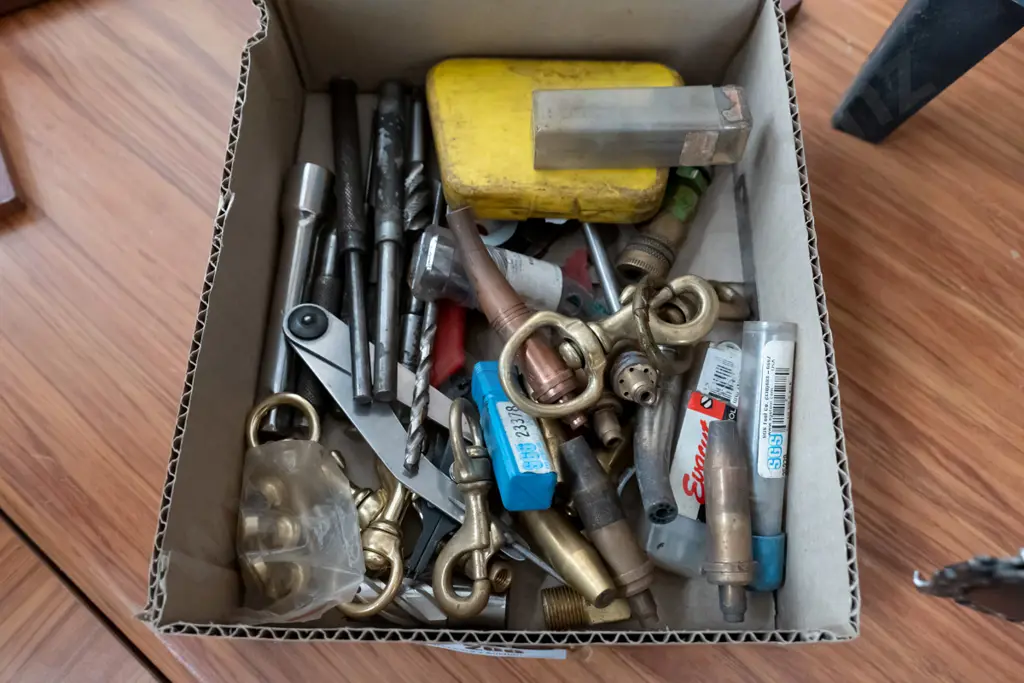 box; dog clips, welder's nozzles etc Image 1++