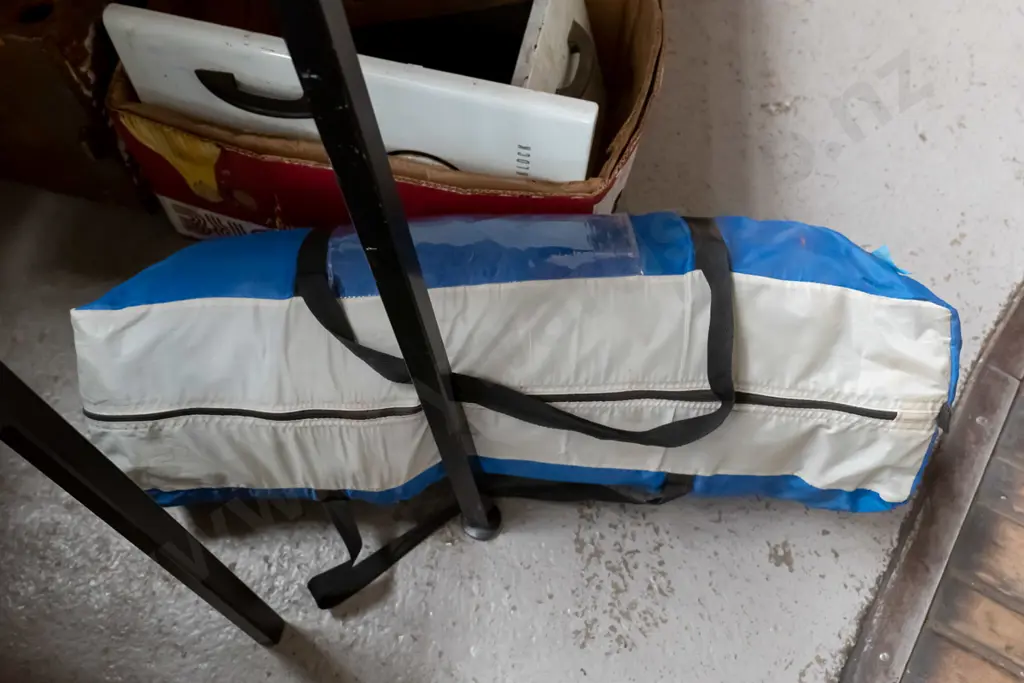tent in carry bag (As Is, No Returns) Image 1++