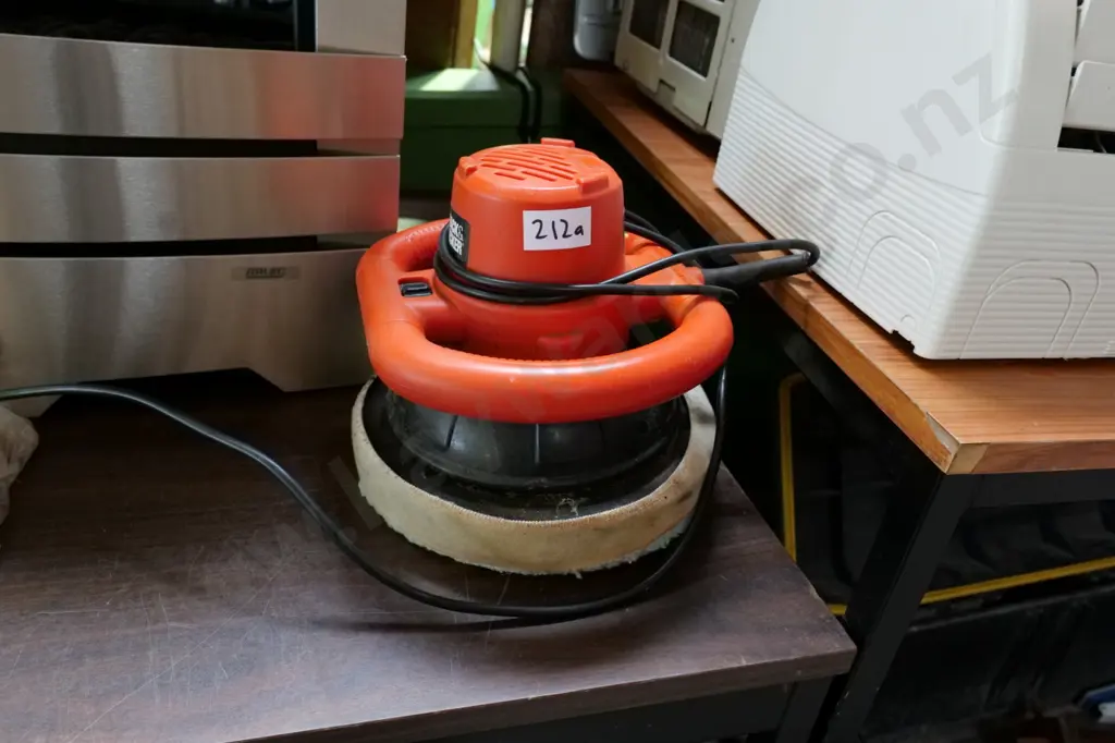 Black and Decker KP1200 polisher Image 1++