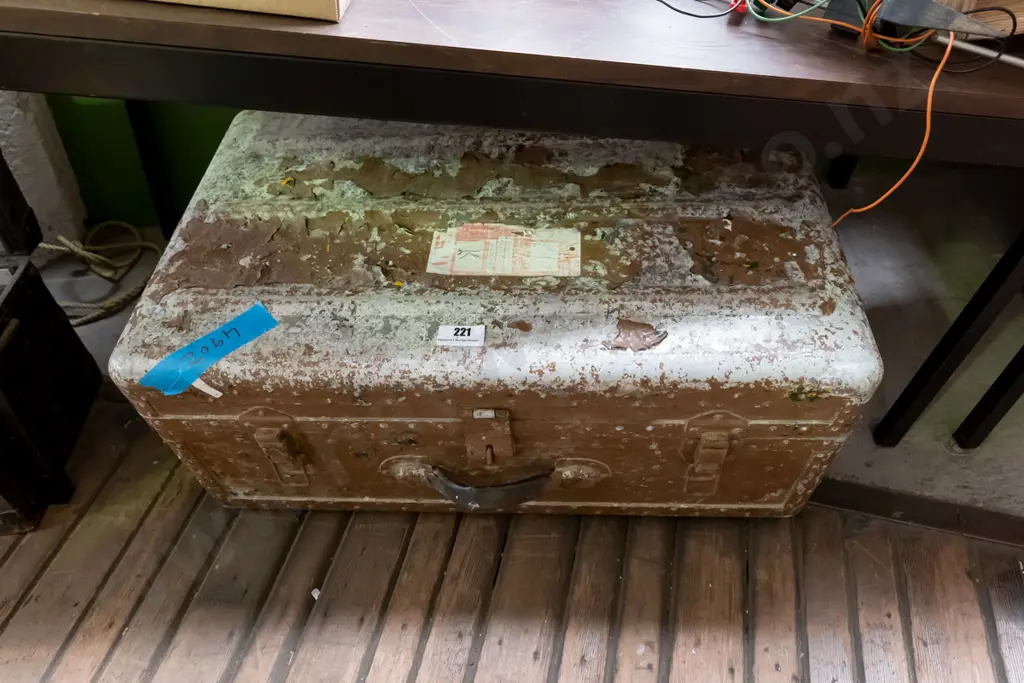 vintage metal trunk Image 1++