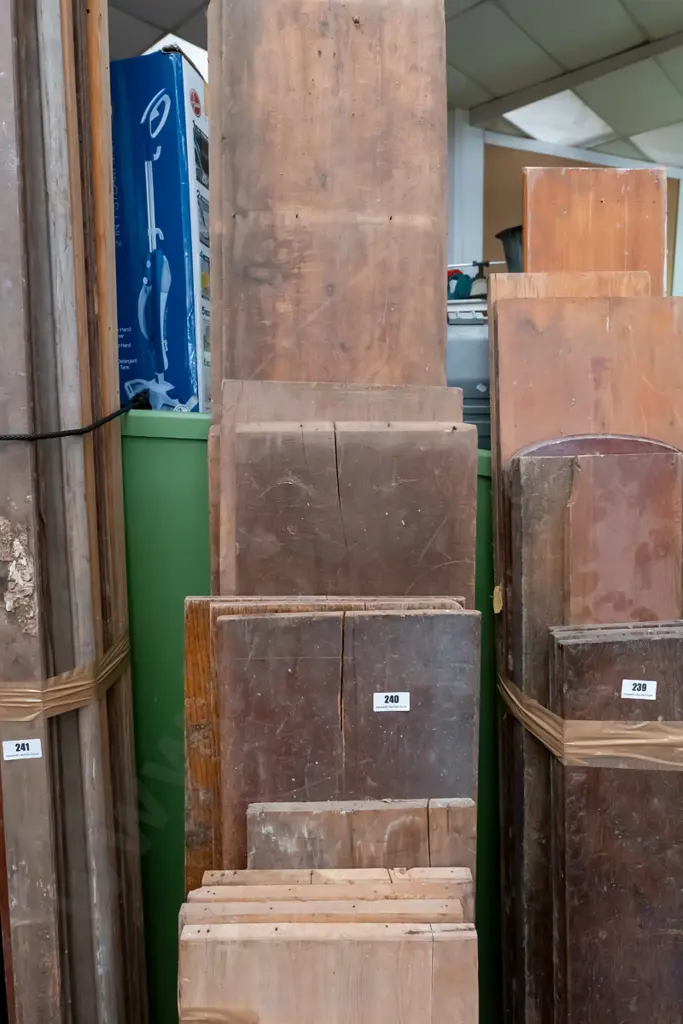 various lengths of timber - baltic pine, rimu, oak Longest L-2400 Image 1++