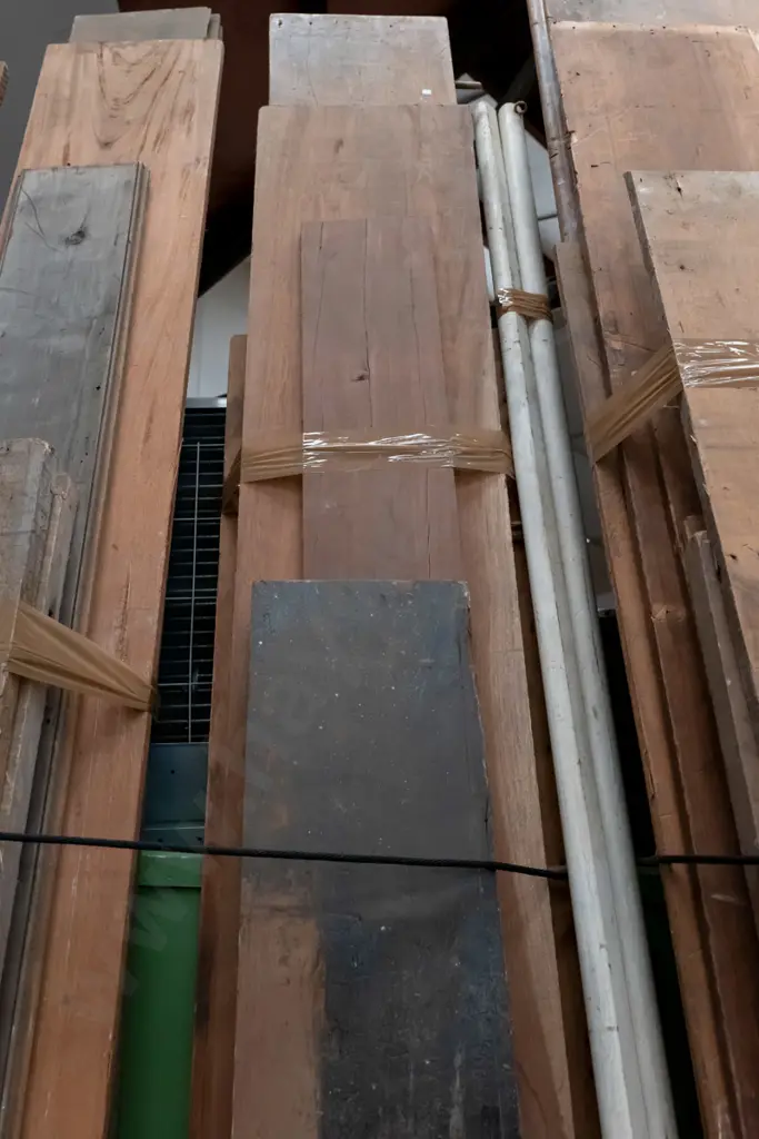 various lengths of timber -mahogany wide planks Longest L-3300 Image 1++