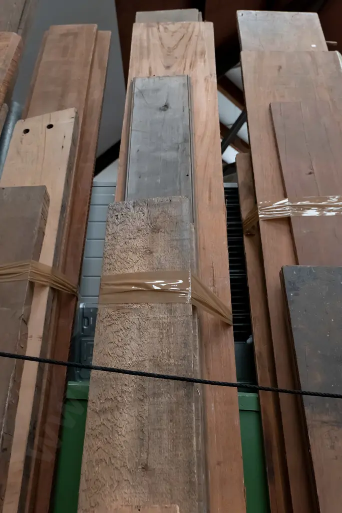 various lengths of timber - pine, mahogany wide boards Longest L-3400 Image 1++