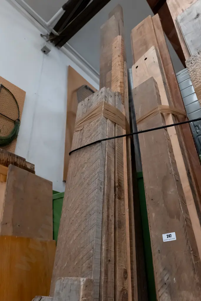 various lengths of timber rimu rough sawn, pine Longest L-4000 Image 1++