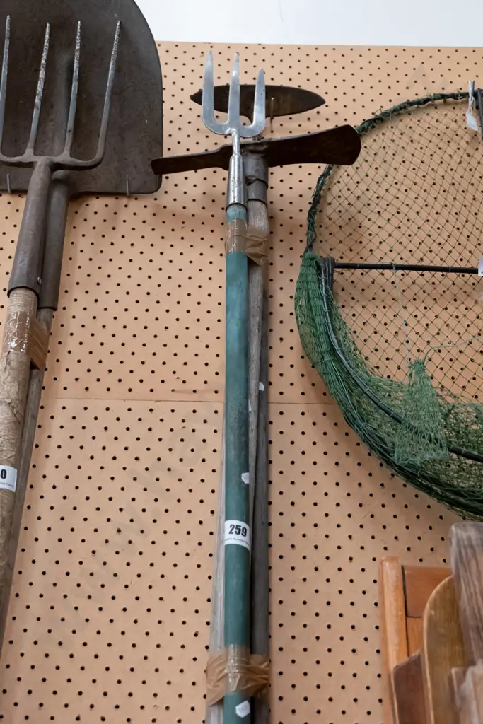 hose, grubber, small garden fork Image 1++