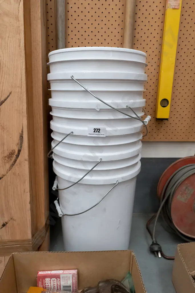 5 large plastic buckets Image 1++