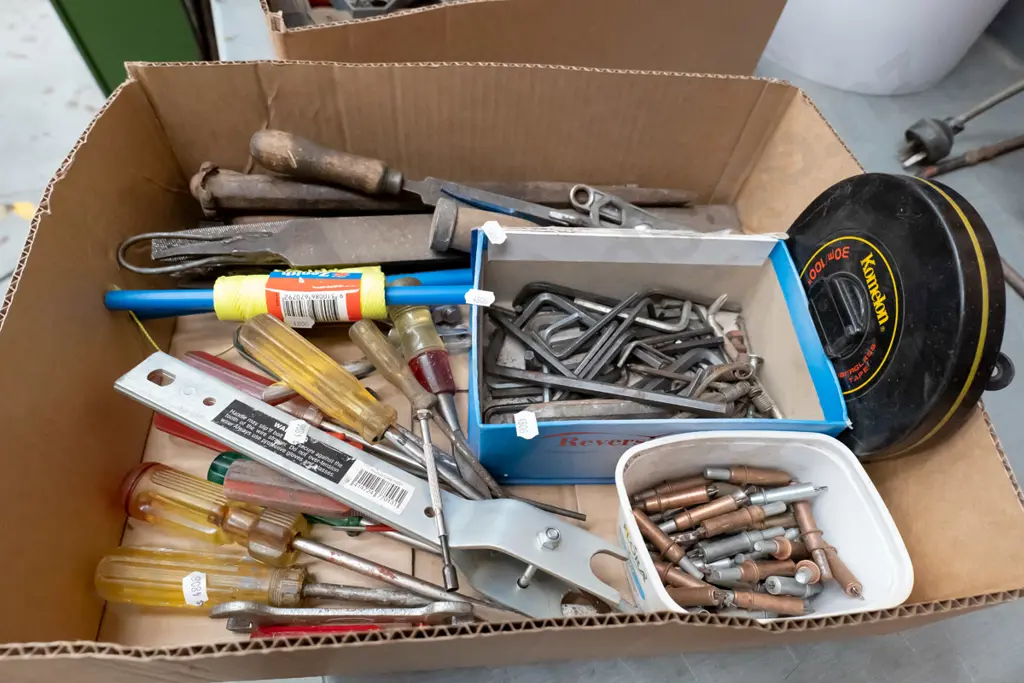 box; allen keys, string lines etc Image 1++