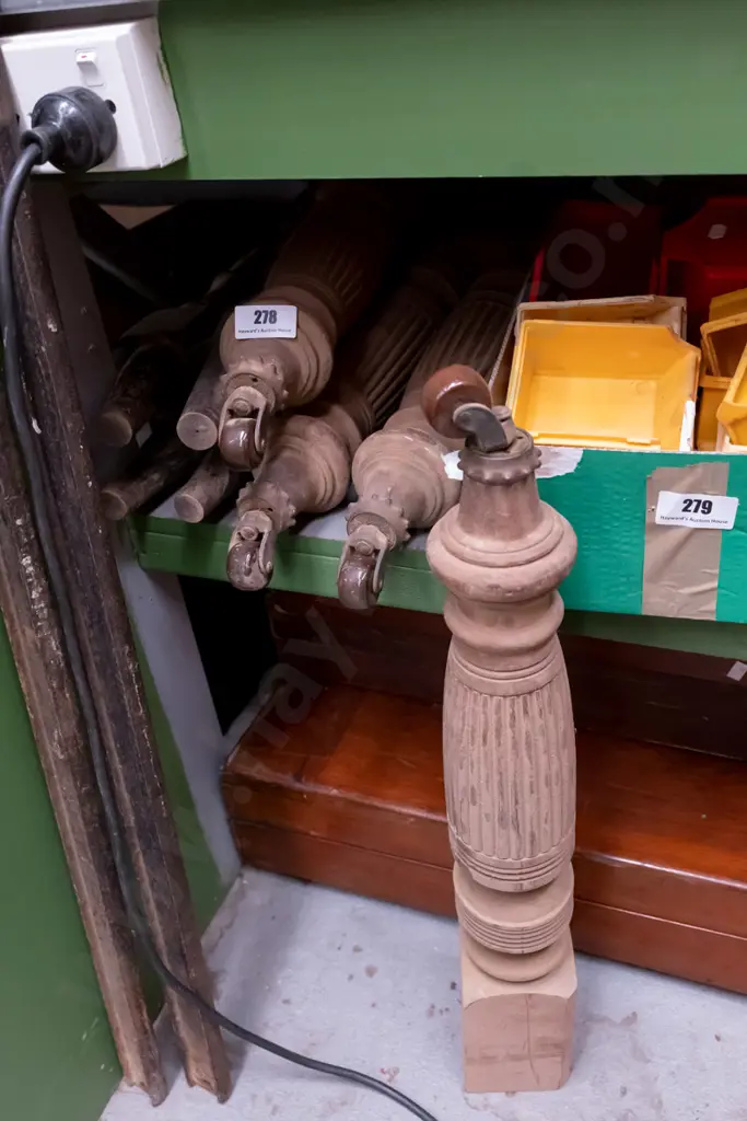 2 pairs of table legs Image 1++