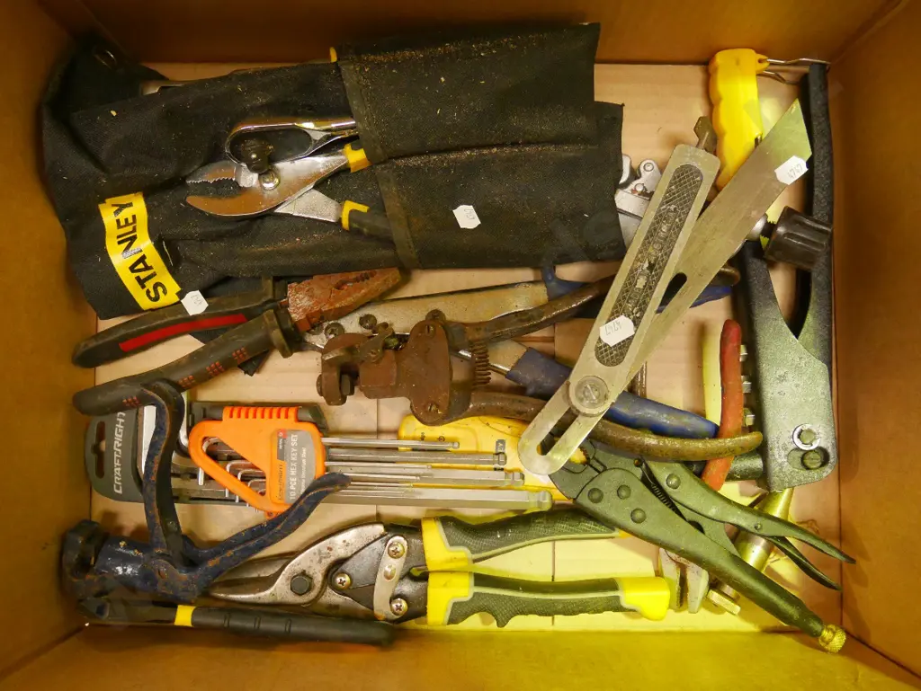 box; riveter, angle grinder, allen keys etc Image 1++