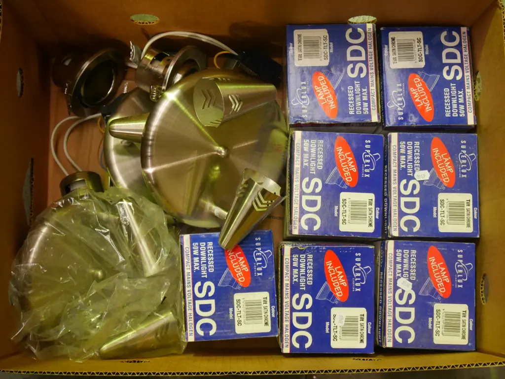 box; halogen light fittings Image 1++